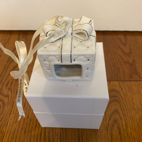New in Box Pandora 2016 Present Porcelain Holiday Ornament. Never used - Picture 3 of 8
